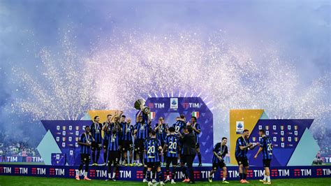 Inter szurkolók bajnoki ünneplése a San Siróban