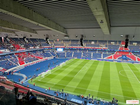 A Paris Saint-Germain régi és új címerei