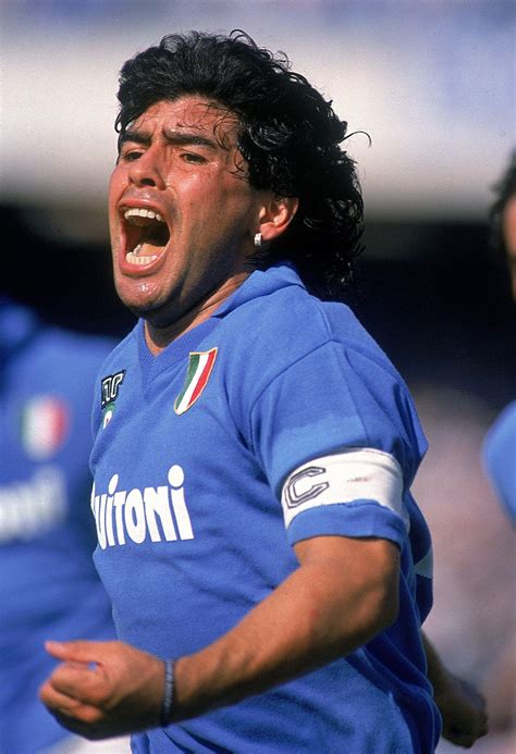 Diego Maradona a Napoli mezében