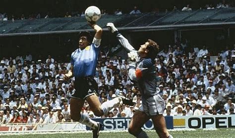 Maradona kezezés gólja Anglia ellen