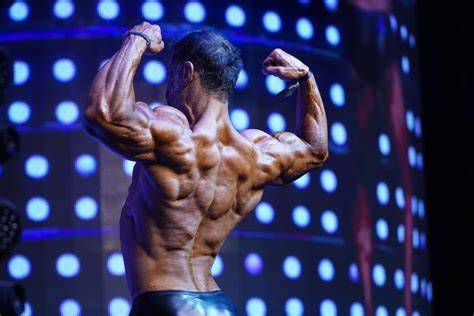 Testépítők a backstage-ben, pumpálás előtt