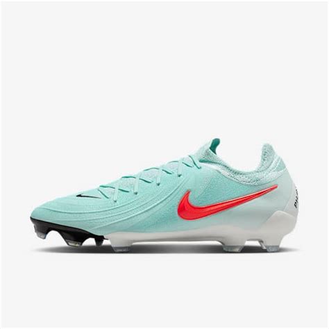 A Nike Phantom GX 2 Pro Flyknit felsőrésze és Cyclone 360 talpa