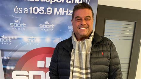 Orosz Pál beszél Novák Dezsőről a kiállítás megnyitóján