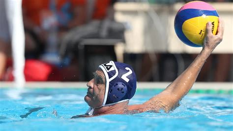 Sudár Attila edzést tart egy brazil vízilabda csapatnak