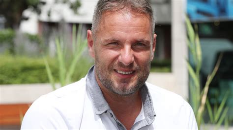 Dávid Kornél kosárlabdázik