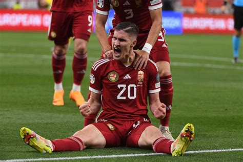 A magyar válogatott ünneplése a győzelem után