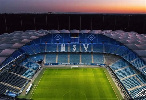 A Volksparkstadion látképe Hamburgban