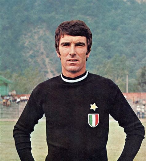 Dino Zoff, a Juventus kapusa, véd a torinói mérkőzésen