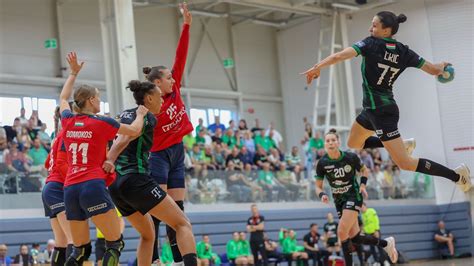 Kupa átadása női kézilabdában