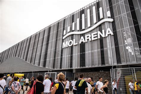 MOL Aréna bejárat és forgókapuk