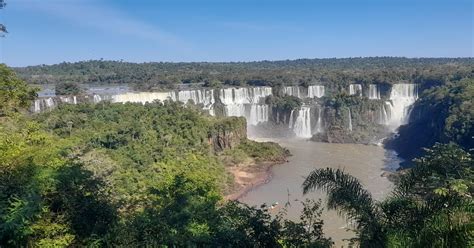 Brazília és Argentína válogatottja a pályán