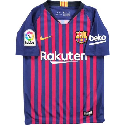 FC Barcelona hazai mez viselése a stadionban