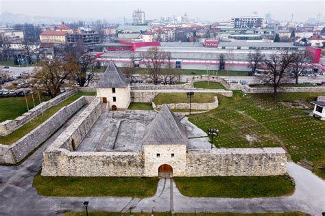 Banja Luka látképe a Kastel várral