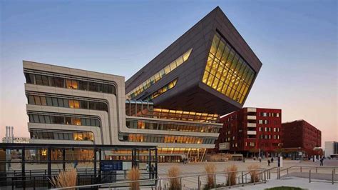 A Bécsi Közgazdasági Egyetem (WU Campus) modern épülete