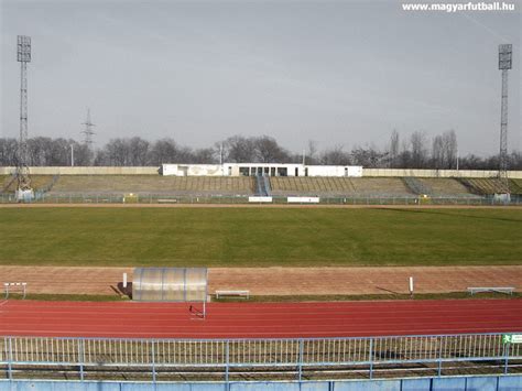 Szegedi Felső Tisza-parti Stadion romos lelátója