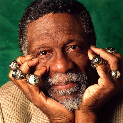 Bill Russell 11 bajnoki gyűrűjével
