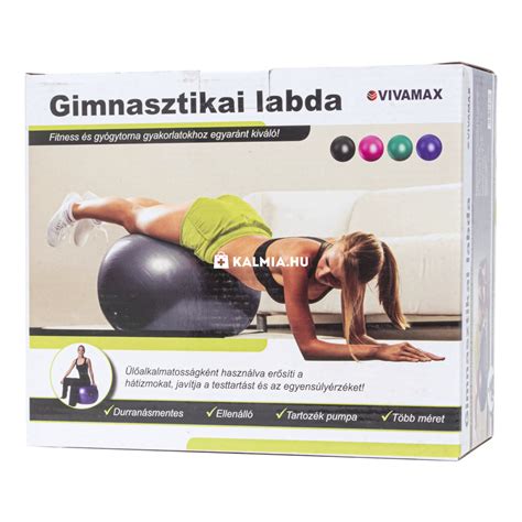 Nő gimnasztikai labdán hasizomgyakorlatot végez