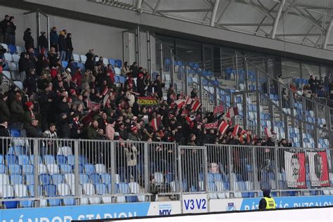 A TuS Metzingen szurkolói ünnepelnek egy fontos győzelem után