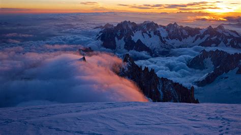 A Mont Blanc látképe a környező gleccserekkel