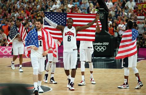 Kevin Durant az amerikai válogatottban olimpiai aranyéremmel