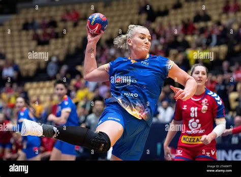 Crina Pintea edzésen vagy egy mérkőzésen, nehéz pillanatban