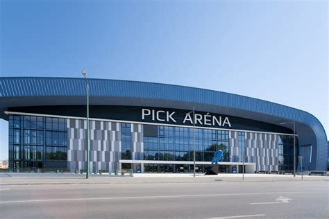 PICK Aréna bejárata vagy parkoló