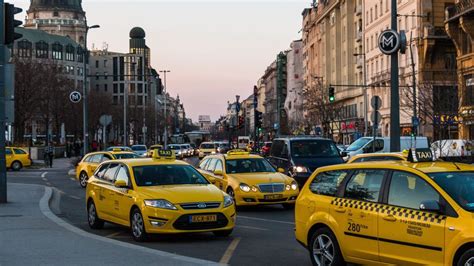 Budapest hivatalos taxi szolgáltatások logói és applikációk