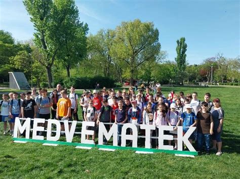 Diákok szabadtéri matematika versenyen