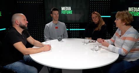 Futball show panelbeszélgetés sportriporterekkel és szakértőkkel