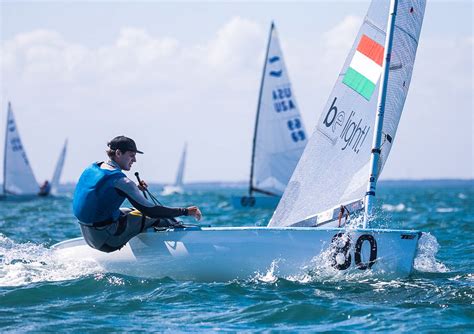 Németh Domonkos finn dinghy vitorlázás közben