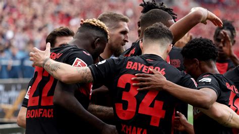 A Bayer Leverkusen történelmi bajnoki ünneplése a pályán