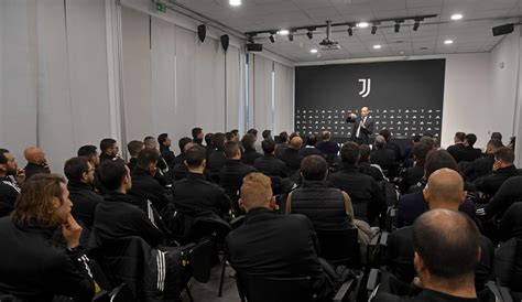 Juventus vezetői tárgyalóasztalnál