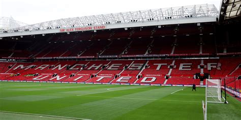 Az Old Trafford lelátója és a VIP szektorok bővítése