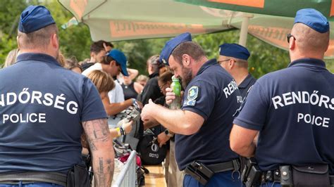 Tömeges rendőri jelenlét Párizsban a meccs estéjén