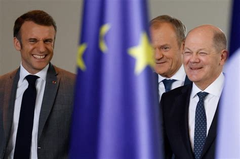 FIFA elnök és Emmanuel Macron a VIP páholyban a meccs alatt