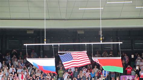 Az amerikai zászlót viselő nemzeti csapat játékosai