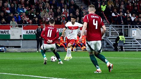 Focimeccs stadionjának látképe felülről, szurkolókkal