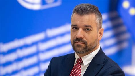 László András politikai szerepvállalásairól
