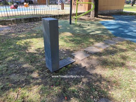 Ivókút és kerékpártároló a Puskás Aréna Parkban