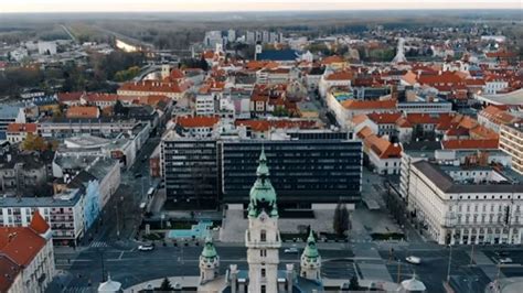 Üres futballstadion a járvány idején