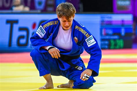 Pupp Réka és Gyertyás Róza a szőnyegen