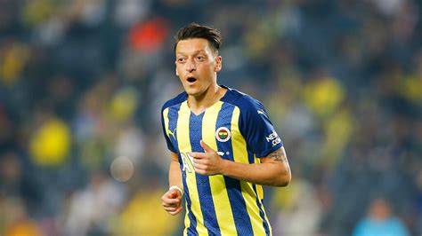 Mesut Özil mezben a Fenerbahce csapatában