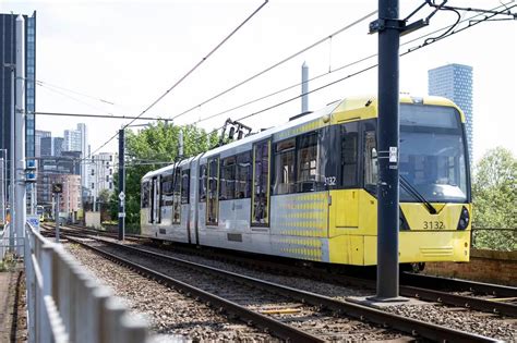 Manchester Metrolink villamos a városban