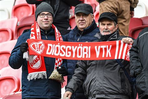 Kós Annamária DVTK szurkoló
