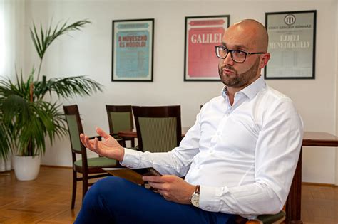 Fülöp Péter kézilabdázás közben, mezben
