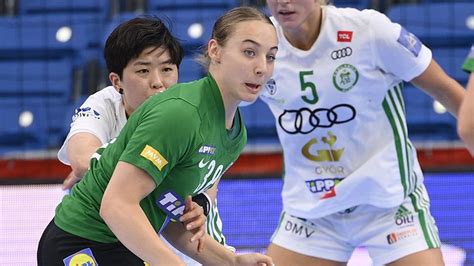 Szpartak Kijev és FTC női kézilabda csapatok üdvözlik egymást