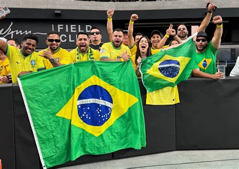 A perui válogatott ünneplése egy történelmi Copa América győzelem után
