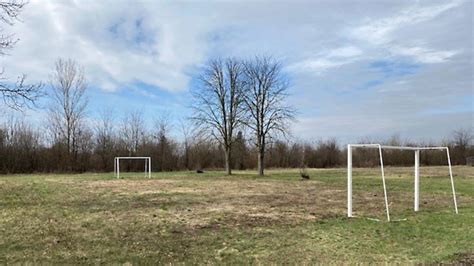 Frissen felújított futballpálya