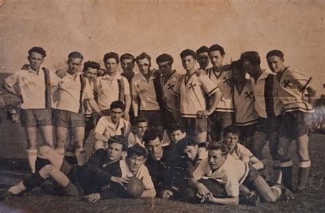 Régi komáromi futballcsapat fényképe