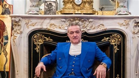 Gigi Becali interjú közben